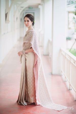 ชุดไทยเจ้าสาว ชุดไทยจักรพรรดิ์ เช่าที่แบมบี้ เวดดิ้ง ห้วยขวาง
